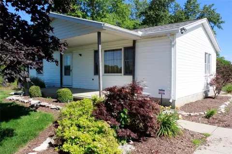 3905 E Pitchin Rd, Springfield, OH 45502 photo 2