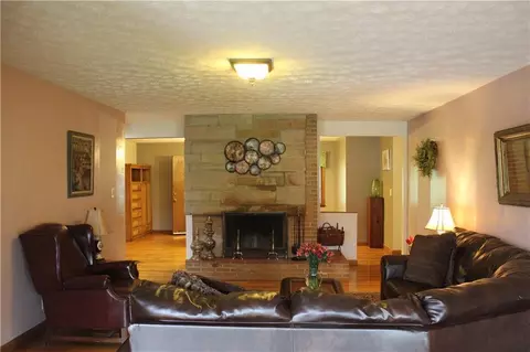 781 S Broadmoor Blvd, Springfield, OH 45504 photo 3