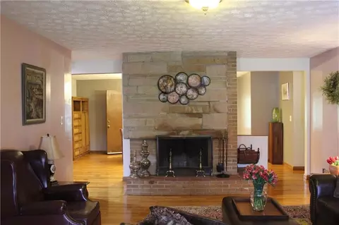 781 S Broadmoor Blvd, Springfield, OH 45504 photo 2