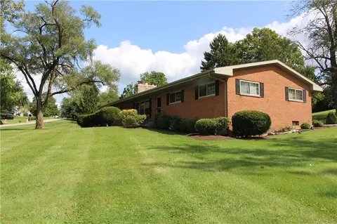 200 Meadow Ln, Springfield, OH 45505 photo 2
