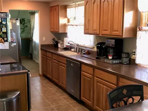 4230 Camelot Dr, Springfield, OH 45503 photo 2