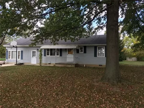 323 E Market St, Mendon, OH 45862 photo 1