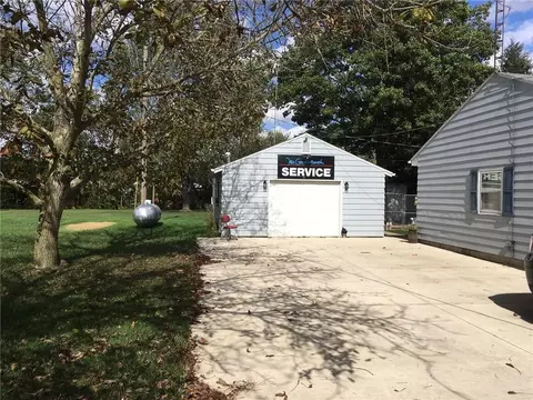 323 E Market St, Mendon, OH 45862 photo 3