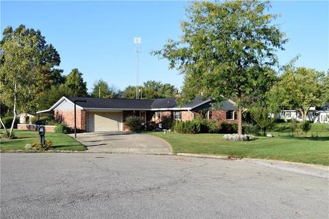 301 Holiday Dr, Springfield, OH 45505 photo 2