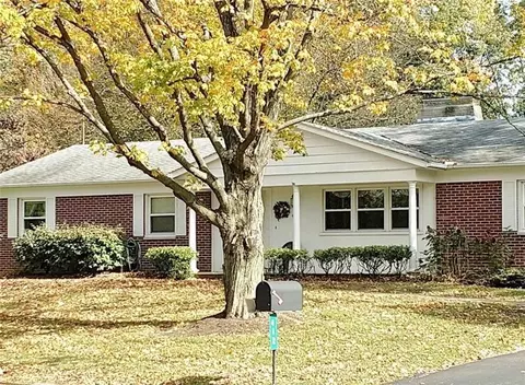 412 Holiday Dr, Springfield, OH 45505 photo 1