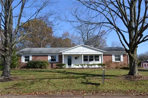 412 Holiday Dr, Springfield, OH 45505 photo 2