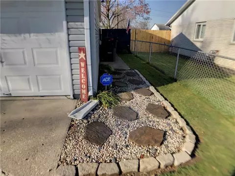 3223 Bristol Dr, Springfield, OH 45503 photo 4
