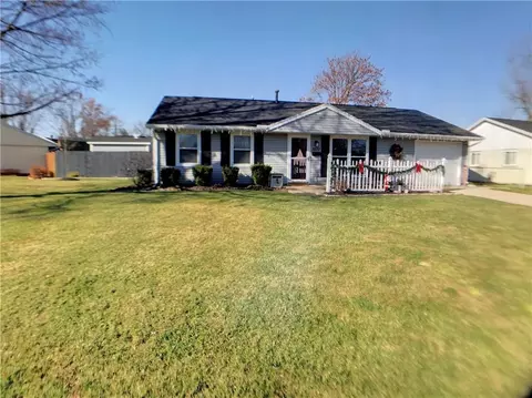 3223 Bristol Dr, Springfield, OH 45503 photo 2