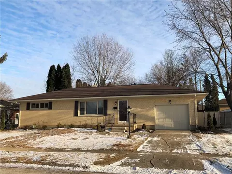 5220 W Ridgewood Rd, Springfield, OH 45503 photo 1