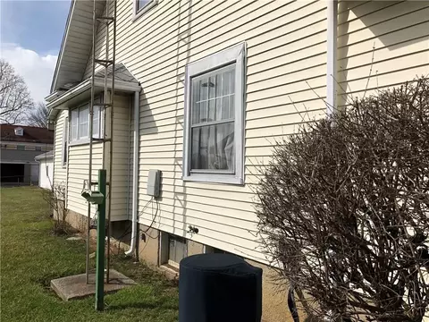 1213 N Lowry, Springfield, OH 45504 photo 2