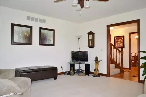 3295 Windy Ridge Dr, Springfield, OH 45502 photo 9