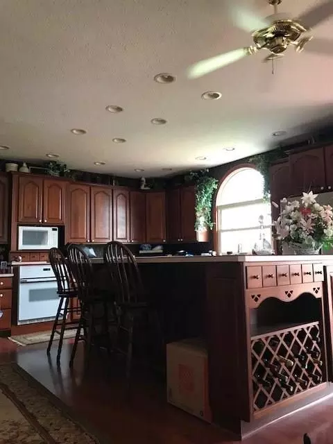 2780 Wildflower Dr, Springfield, OH 45504 photo 2