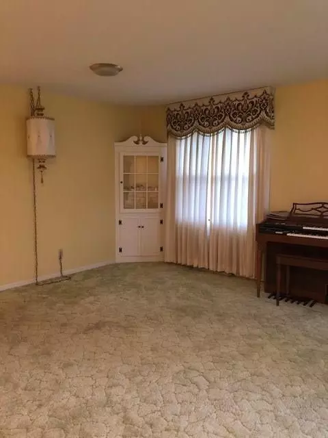 2431 Carousel Dr, Springfield, OH 45503 photo 8