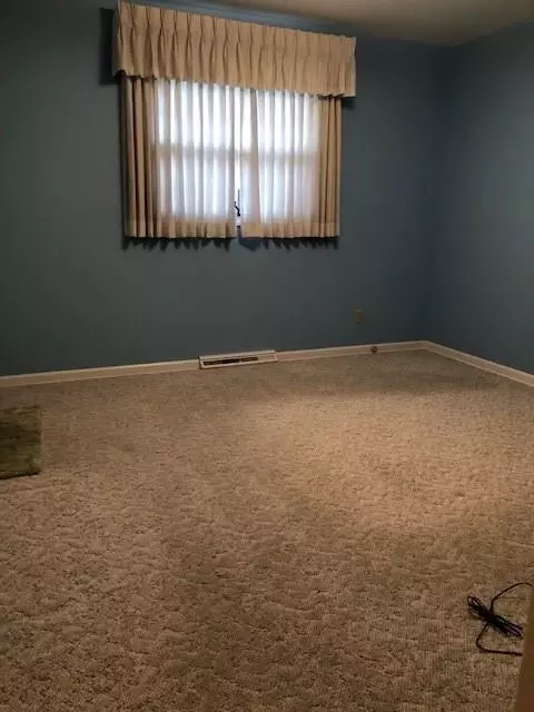2431 Carousel Dr, Springfield, OH 45503 photo 5