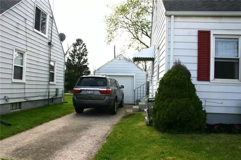 1027 N Burnett, Springfield, OH 45503 photo 3