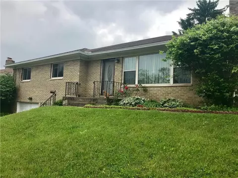 303 Canterbury Dr, Springfield, OH 45503 photo 2