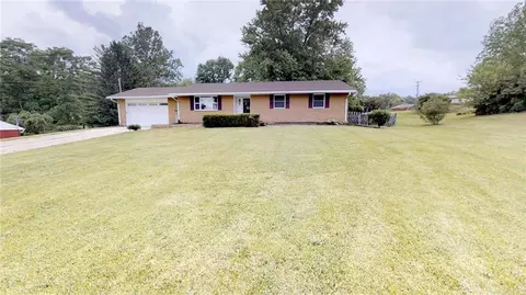 429 Sassafras Dr, Springfield, OH 45504 photo 1