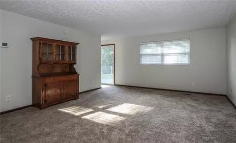 2702 Seymour Ln, Springfield, OH 45503 photo 3