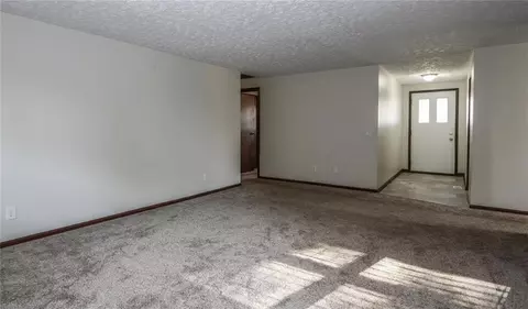 2702 Seymour Ln, Springfield, OH 45503 photo 4