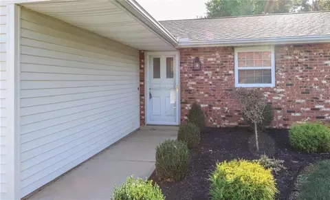 2702 Seymour Ln, Springfield, OH 45503 photo 2