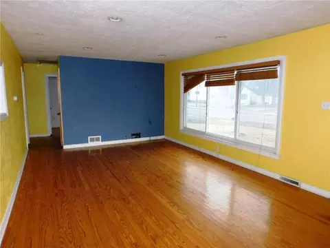 136 W Pinehurst St, Sidney, OH 45365 photo 4