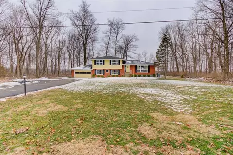 4439 S Tecumseh Rd, Springfield, OH 45502 photo 2