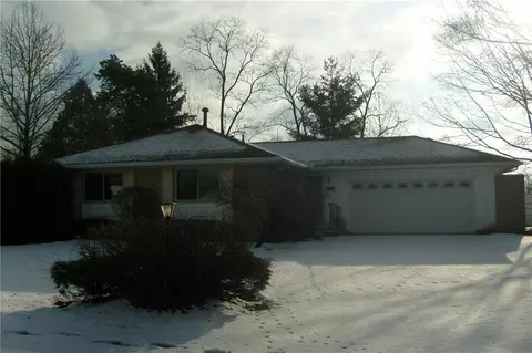 3216 Bristol Dr, Springfield, OH 45503 photo 2