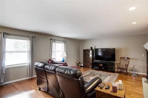 511 Holiday Dr, Springfield, OH 45505 photo 3