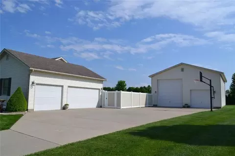 3933 Windy Ridge Dr, Springfield, OH 45502 photo 3