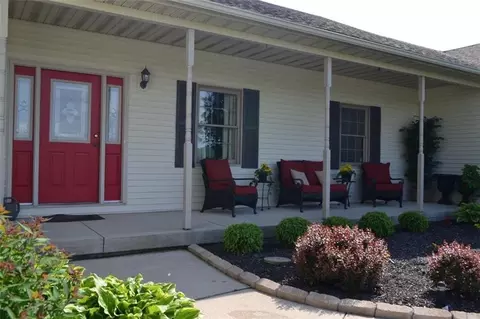 3933 Windy Ridge Dr, Springfield, OH 45502 photo 2