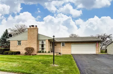 1733 Brookhollow Dr, Springfield, OH 45504 photo 2
