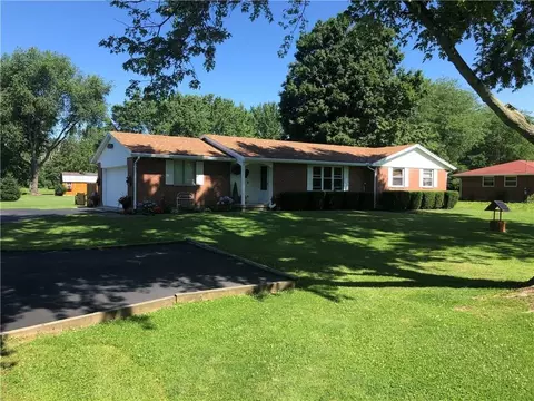 5125 Old Clifton Rd, Springfield, OH 45502 photo 2