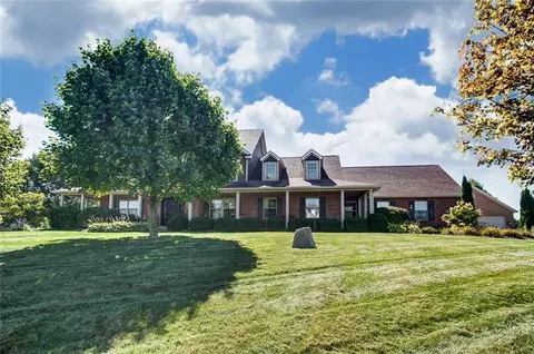2860 Windy Ridge Dr, Springfield, OH 45502 photo 2