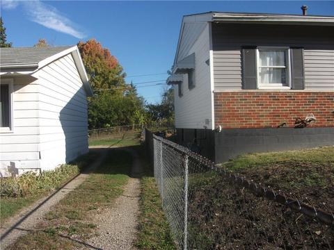1586 Morgan St, Springfield, OH 45503 photo 4