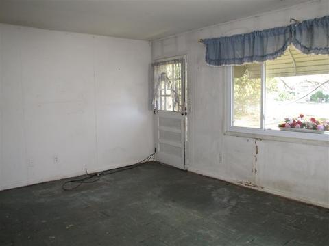 1511 S Burnett Rd, Springfield, OH 45505 photo 2