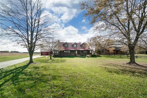 1135 E Possum Rd, Springfield, OH 45502 photo 2