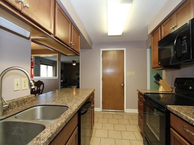 452 Maple Circle Dr, Cincinnati, OH 45246 photo 10