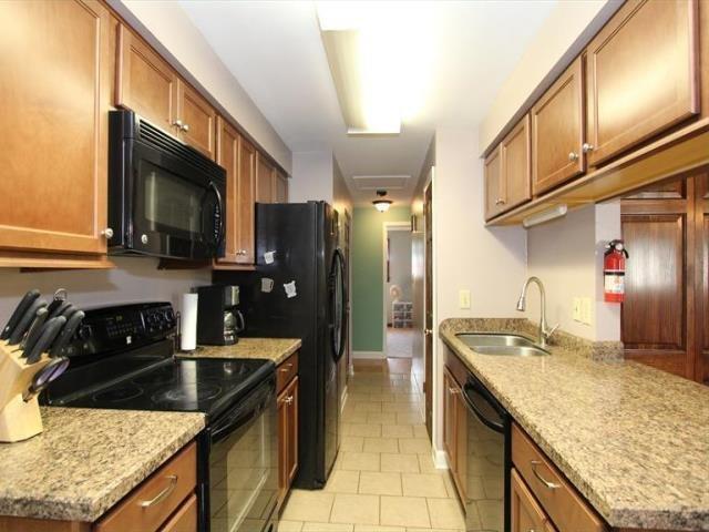 452 Maple Circle Dr, Cincinnati, OH 45246 photo 9