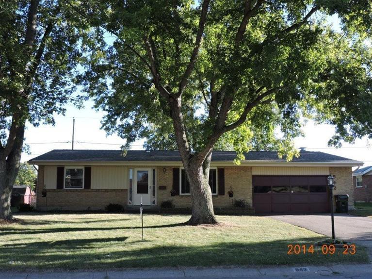 452 Maple Circle Dr, Cincinnati, OH 45246 photo 1