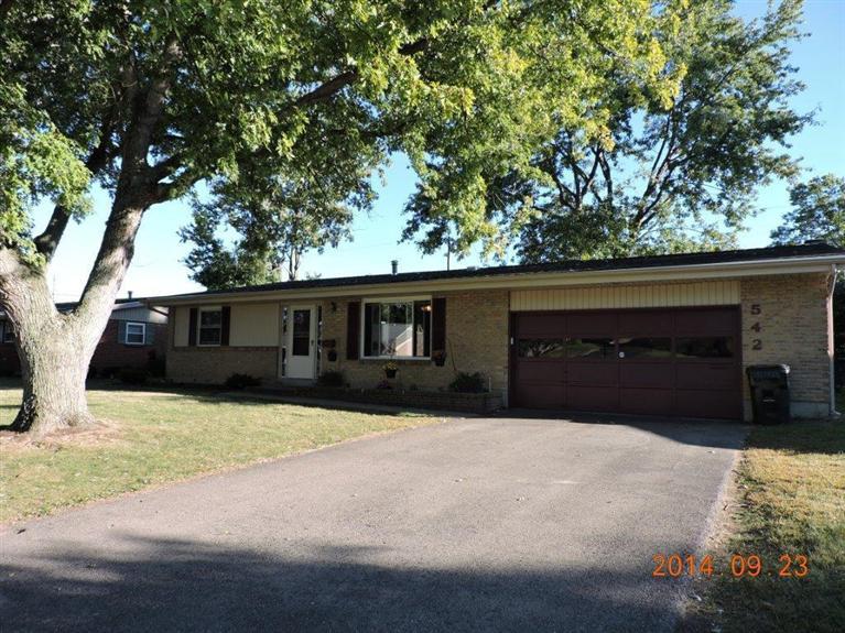 452 Maple Circle Dr, Cincinnati, OH 45246 photo 2