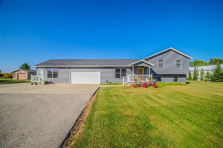 355 Wayne Dr, Fairborn, OH 45324 photo 1