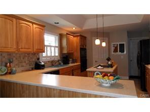 715 Edenwood Dr, Springfield, OH 45504 photo 2