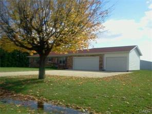 2375 Moorefield Rd, Springfield, OH 45502 photo 2