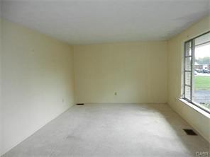 413 Eppington Dr, Dayton, OH 45426 photo 2