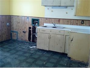 2004 Pompano St, Springfield, OH 45506 photo 3