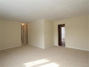 411 Stoneybrook Dr, Dayton, OH 45429 photo 3