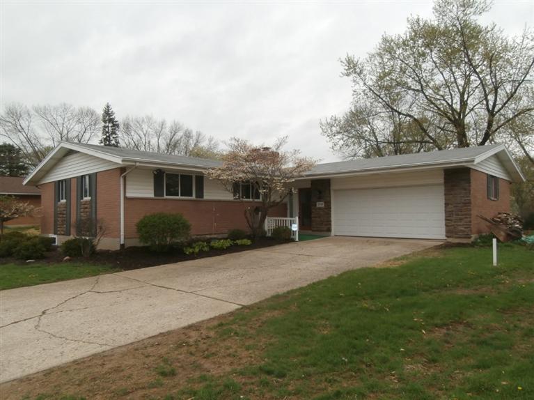 2809 Parklawn Dr, Dayton, OH 45440 photo 1