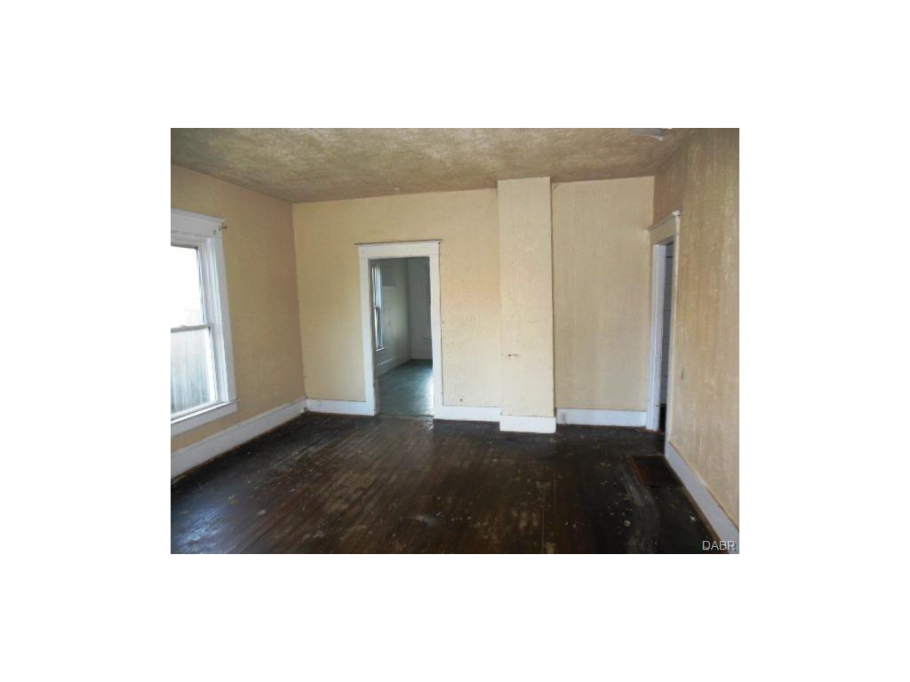 557 Stanton Ave, Springfield, OH 45503 photo 3