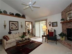 89 Crown Point Mdws, Dayton, OH 45458 photo 2
