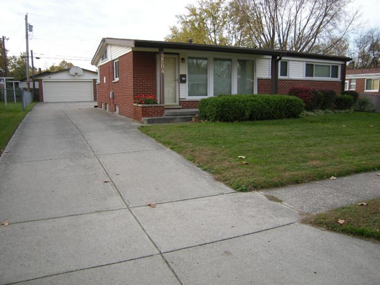 2504 Hackney Dr, Dayton, OH 45420 photo 1